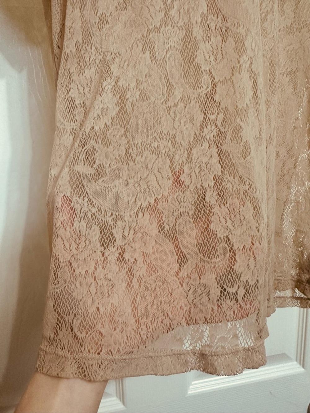 Forever 21 Blush Lace Top Size Small 💗 - Picture 5 of 9